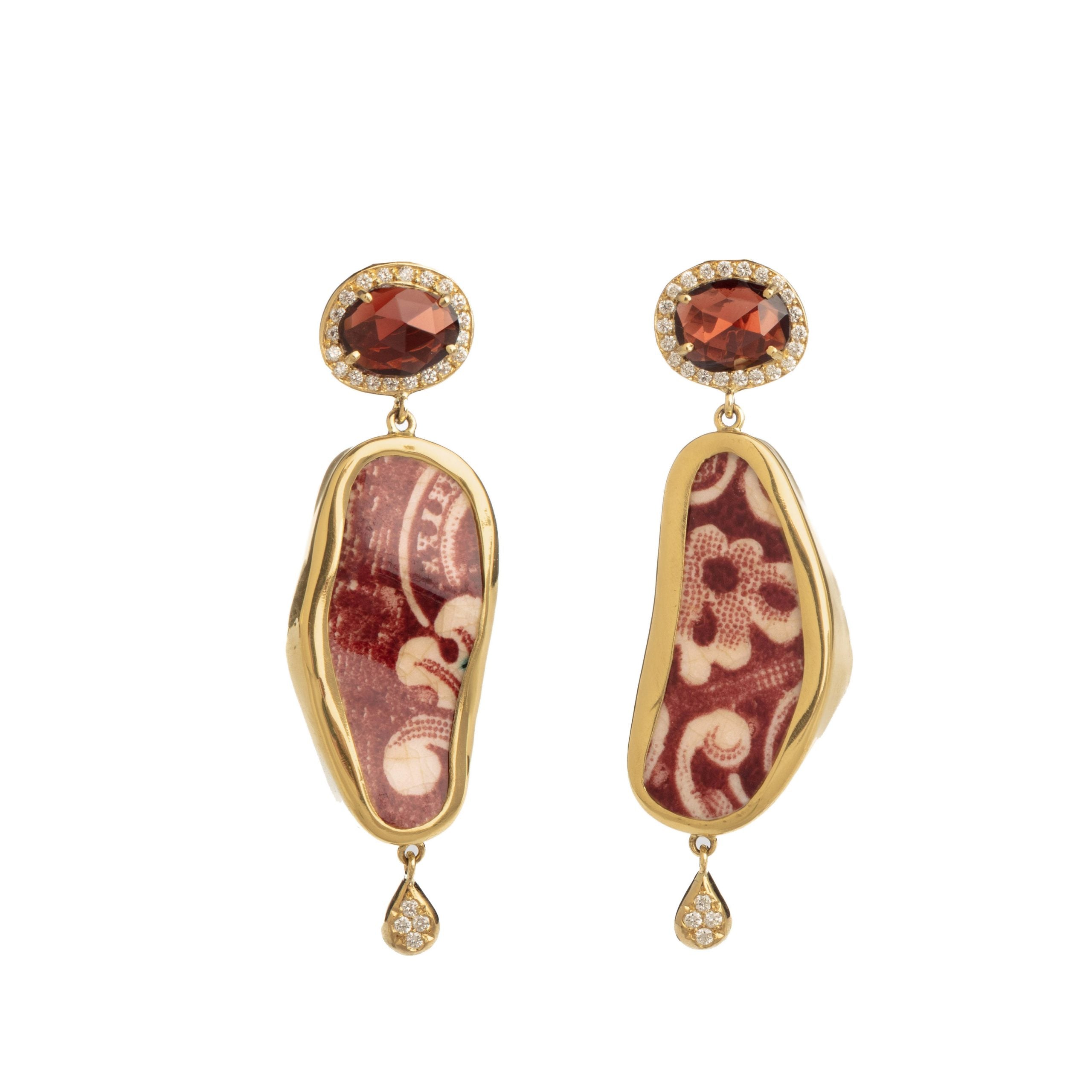 RED CERAMIC WITH GARNET AND DIAMONDS PAIR OF EARRINGS