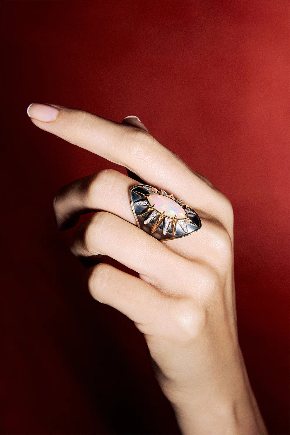 Opal Écu Ring
