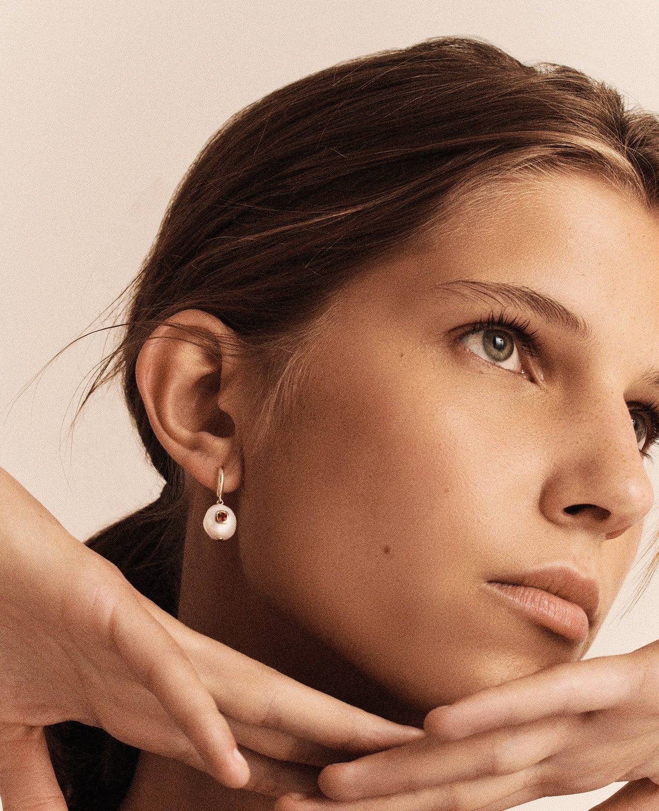 Eddie Earring Garnet