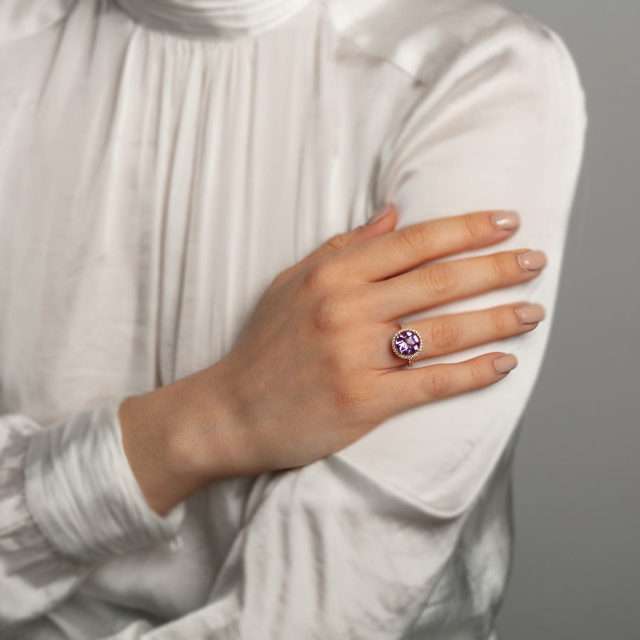 Gold Ring with Diamonds and Amethyst