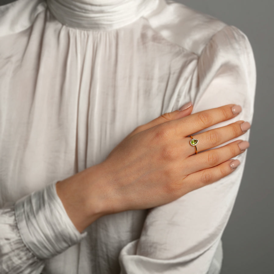 Gold Ring with Diamonds and Peridot