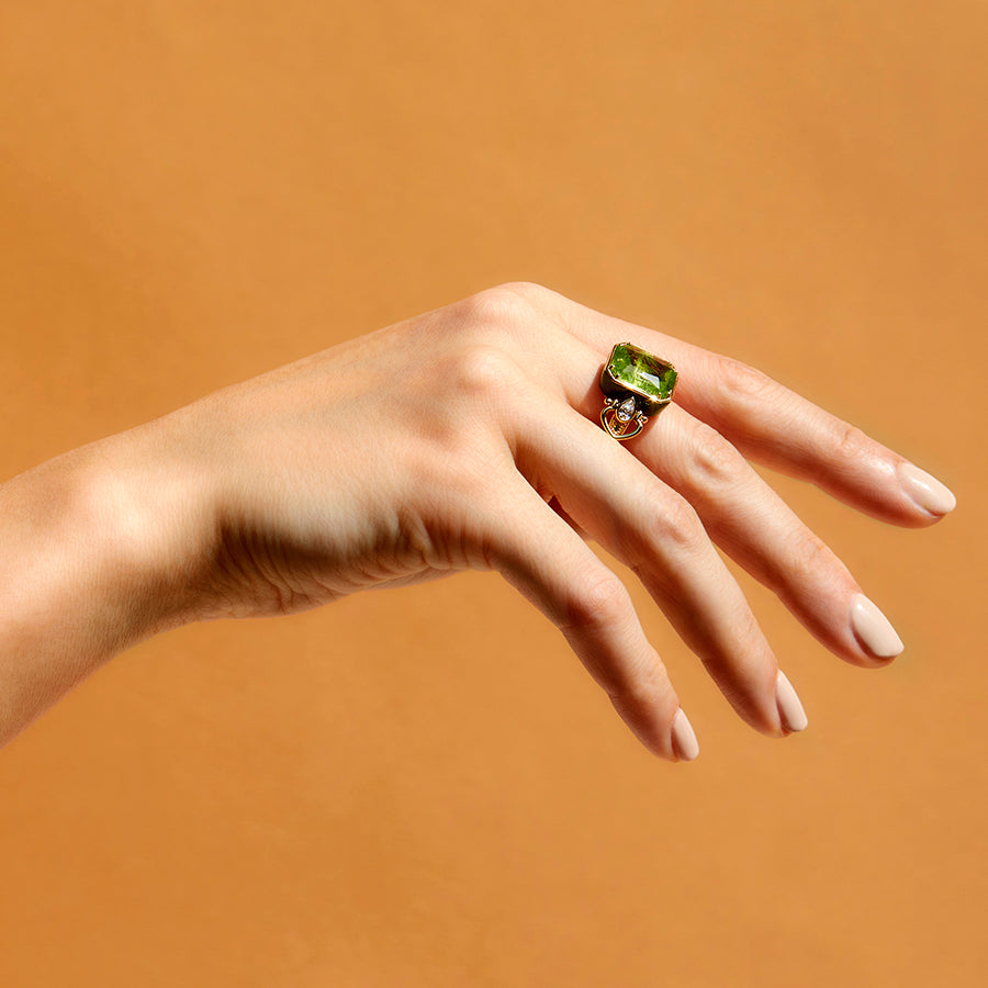 Love Handles Peridot Ring