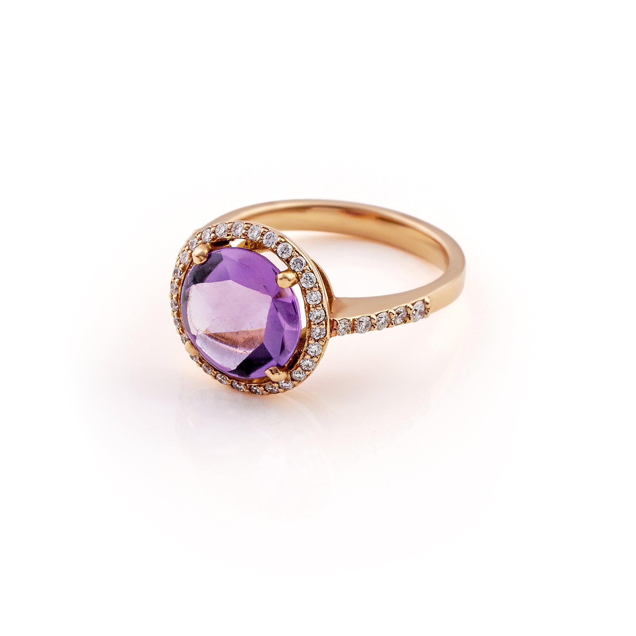 Gold Ring with Diamonds and Amethyst