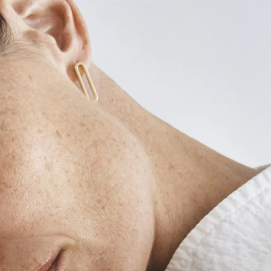 The Sigh I Gold Single Earring Kinraden