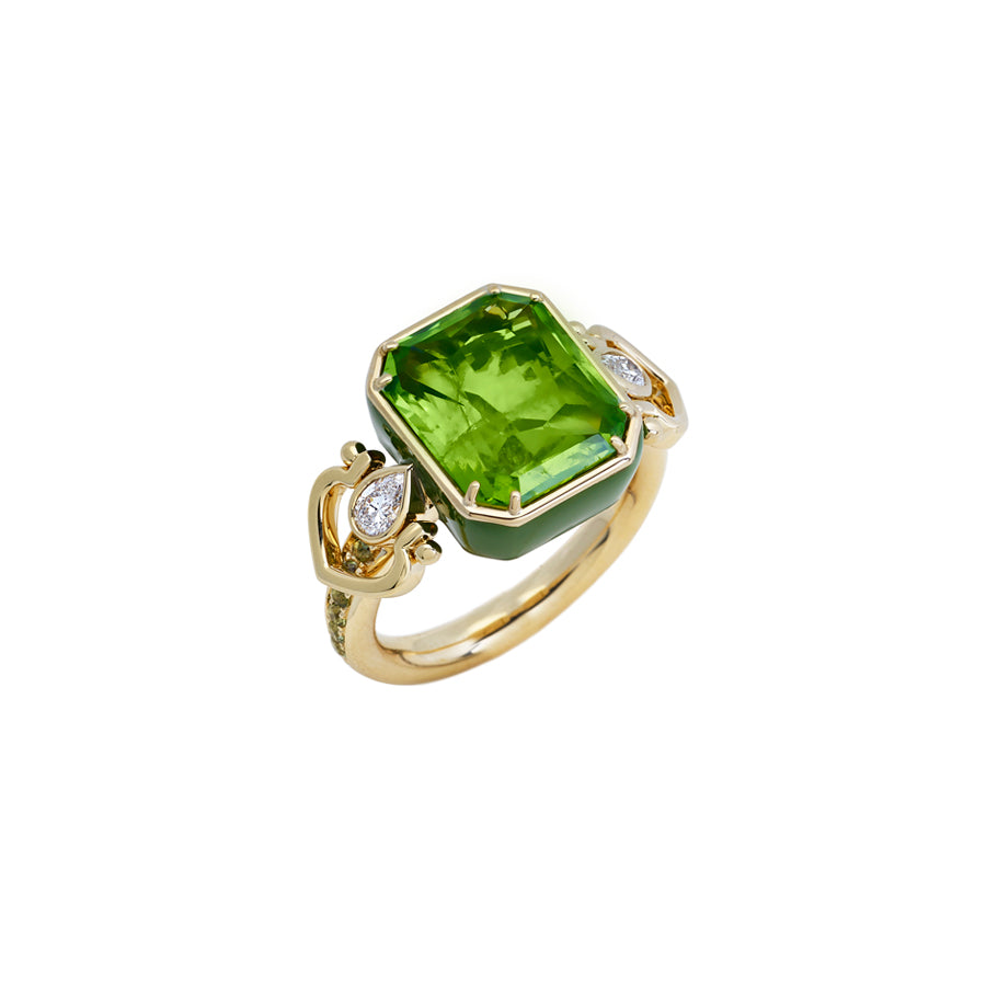 Love Handles Peridot Ring