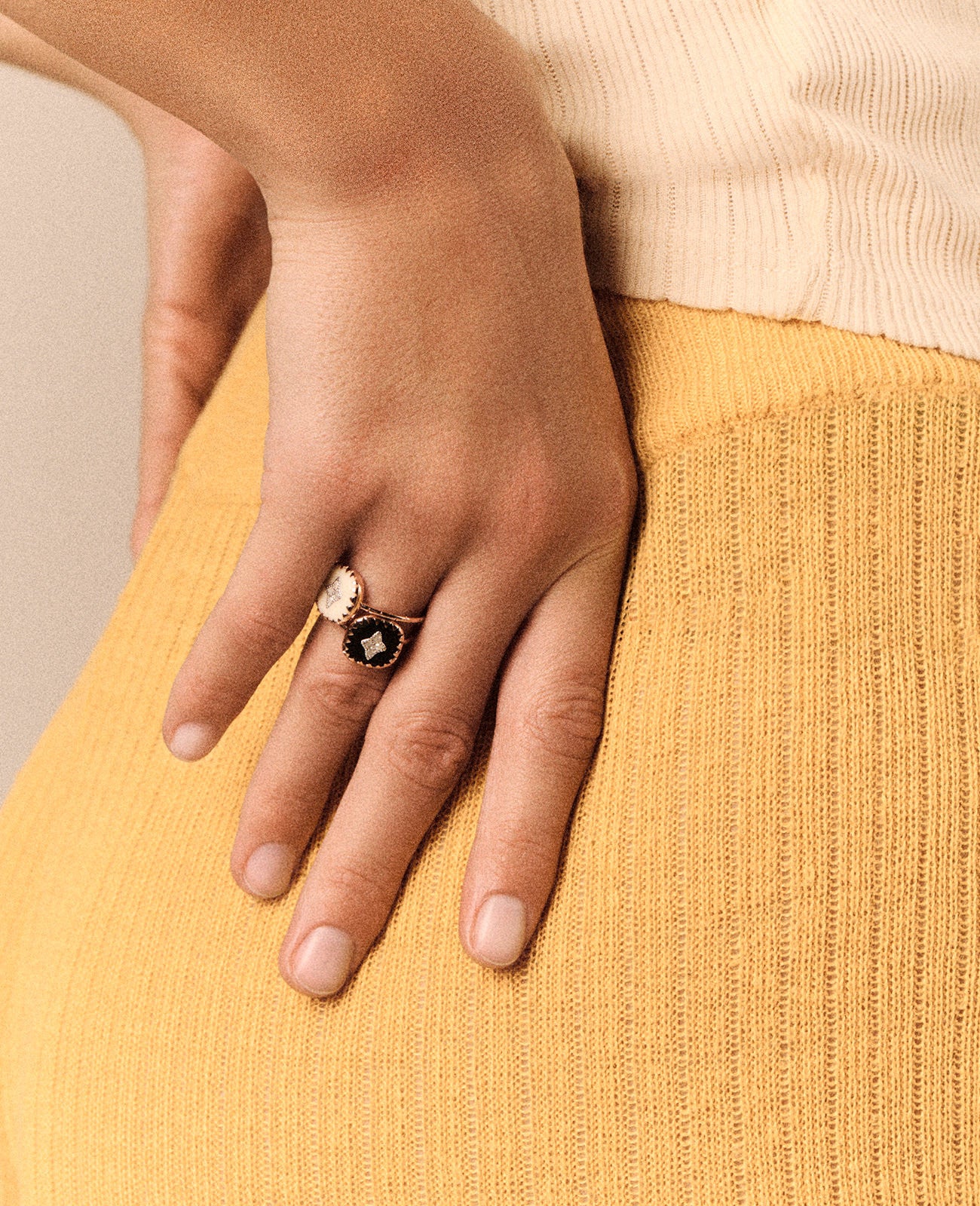 Pierrot Ring White