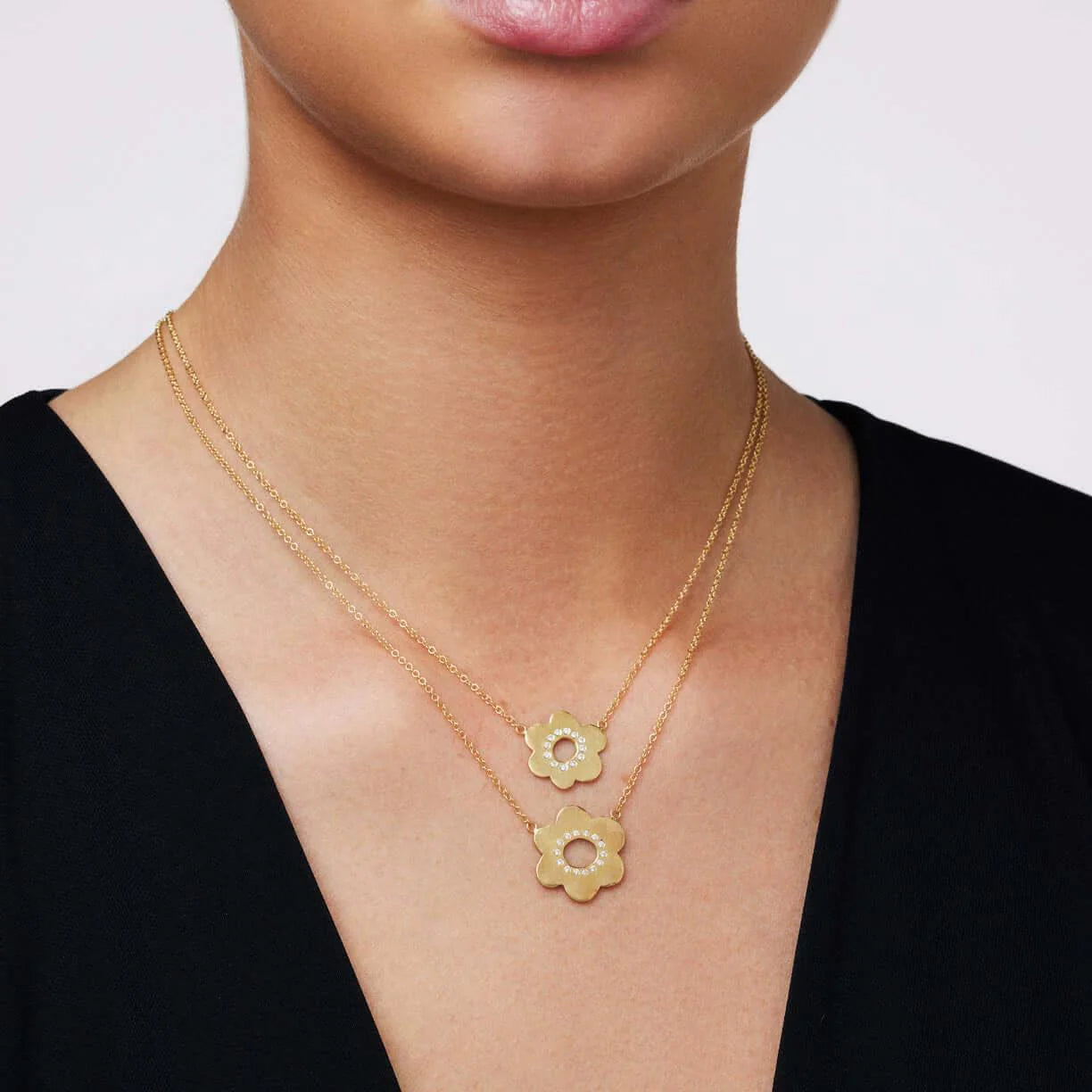 Small Daisy Necklace with Diamonds